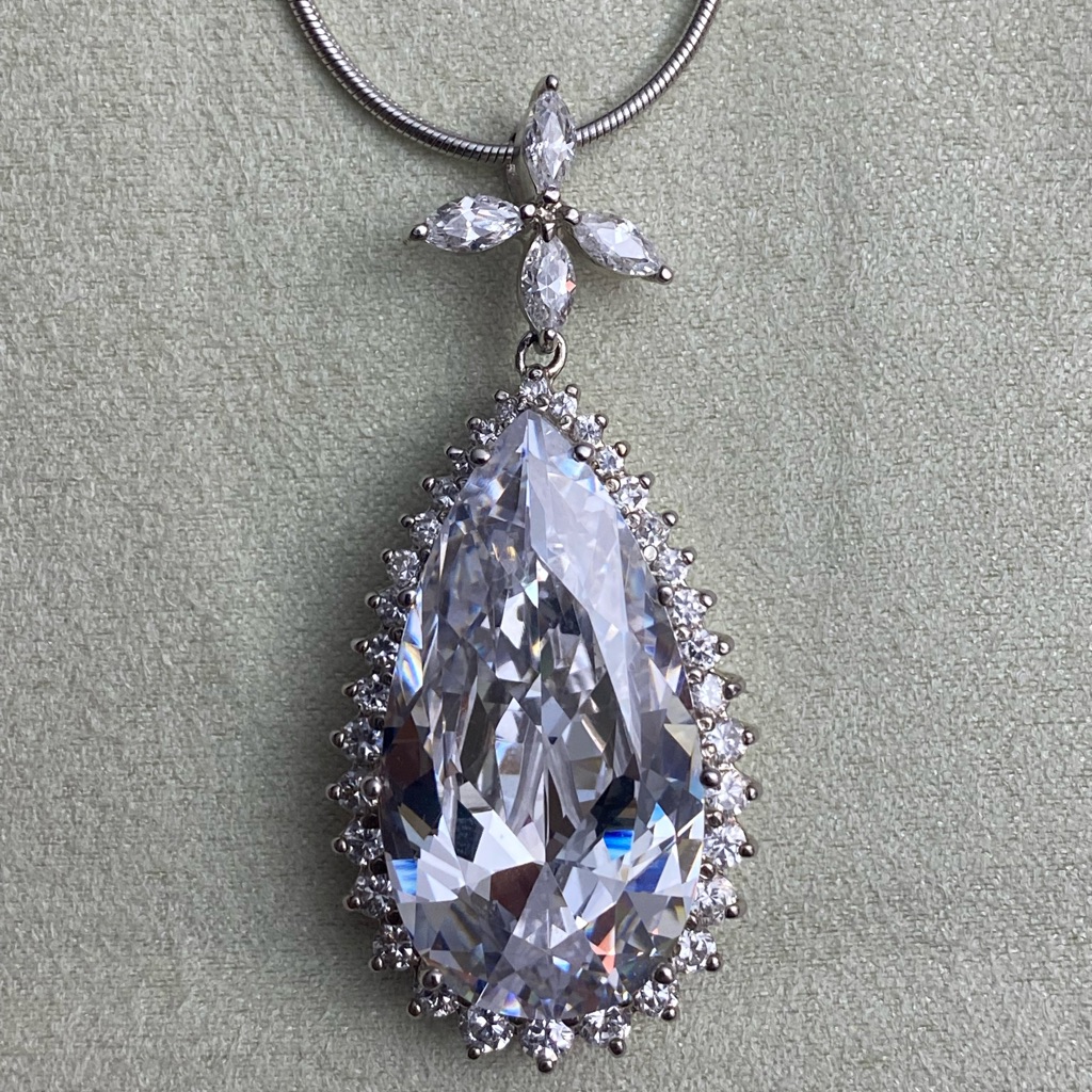 925 Ross Simons Large Cubic Zirconia Teardrop Pendant With 18" Chain Stunning!!